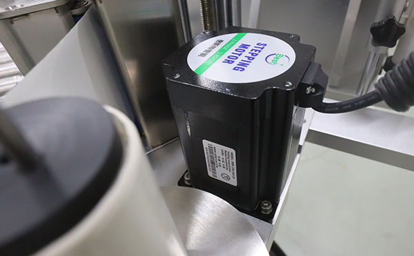 實時打印貼標(biāo)機(jī),打印貼標(biāo)機(jī),全自動貼標(biāo)機(jī)廠家