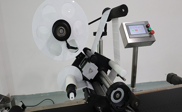 緩存打印貼標機,貼標機設備,轉角貼標機