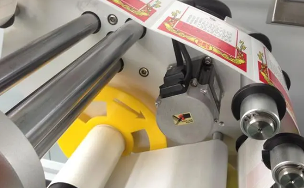 實時打印貼標(biāo)機(jī),平面貼標(biāo)機(jī)設(shè)備,貼標(biāo)機(jī)廠家,高臻智能